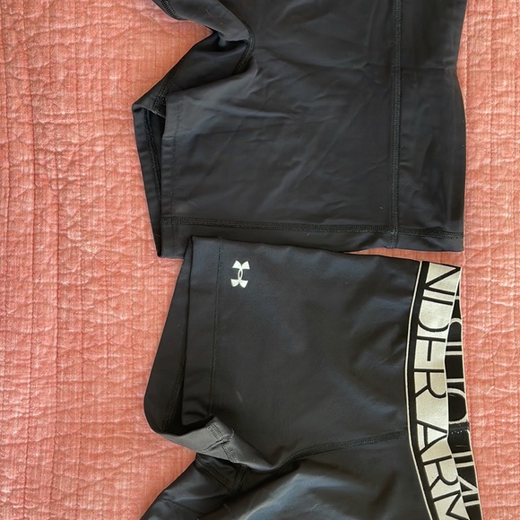 Set of 2 women’s under armor compression shorts - Picture 4 of 5